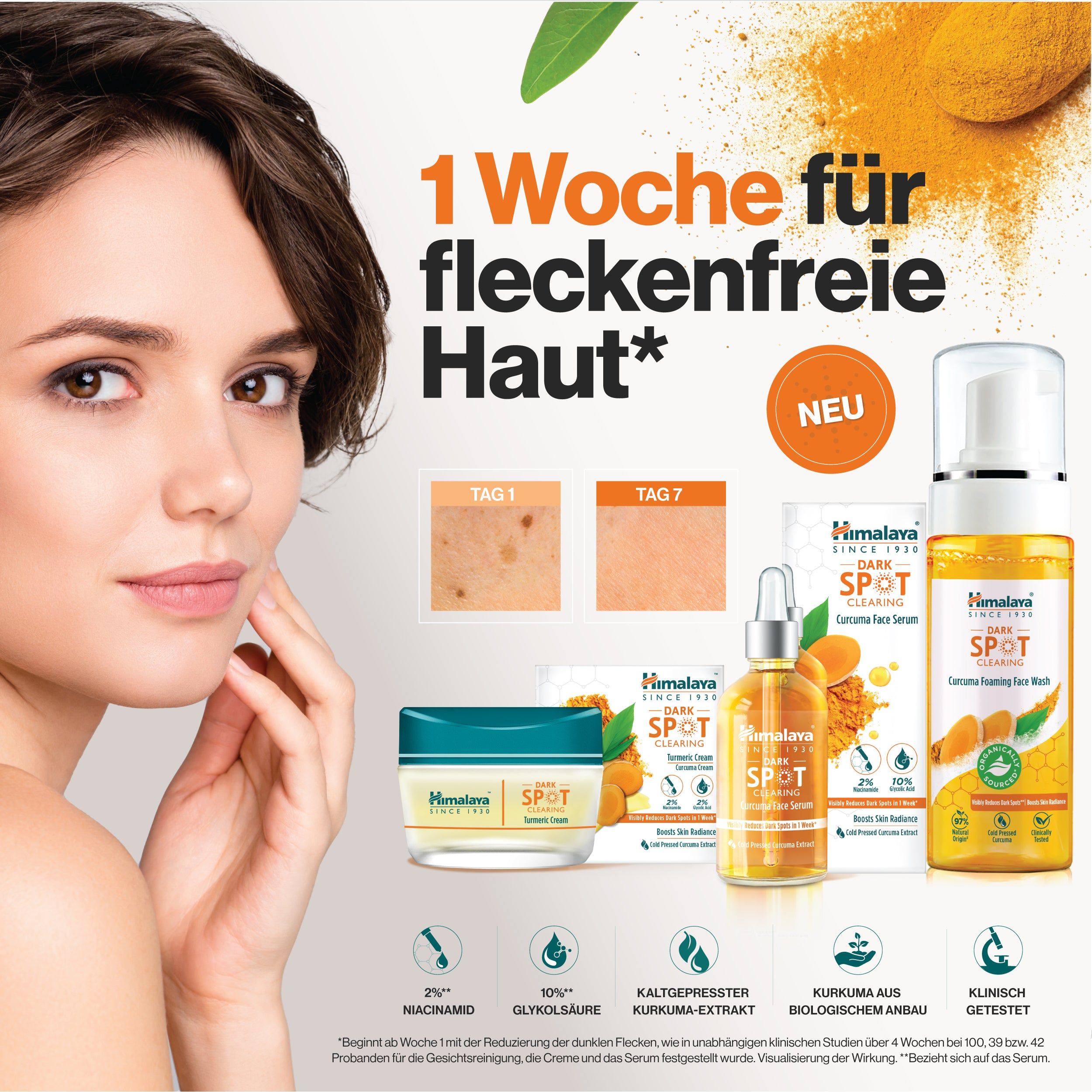 Donna con pelle liscia accanto a immagini di prodotti: Himalaya Dark Spot Clearing Curcuma schiuma detergente, siero e crema.