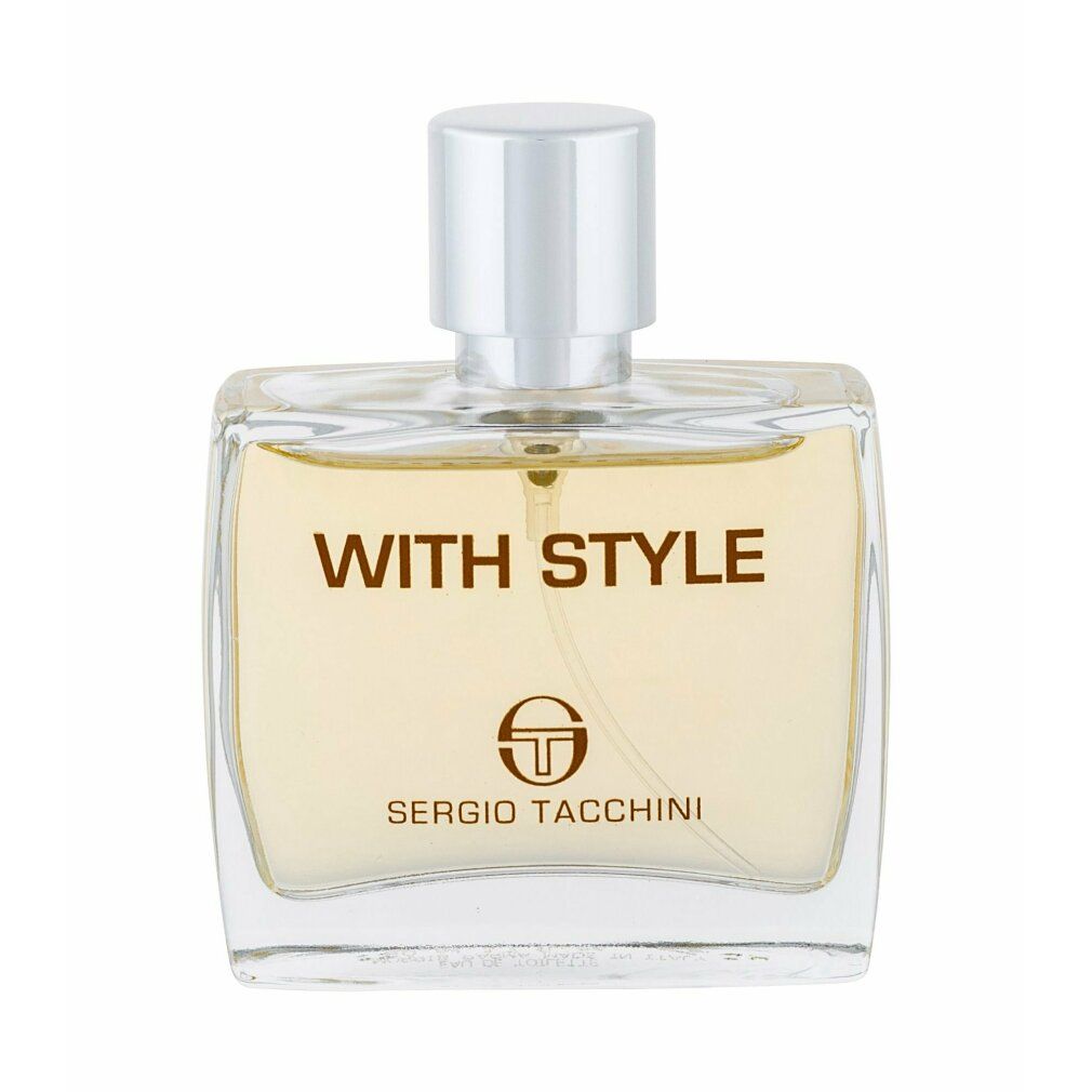 Flacone in vetro con tappo argentato. Scritta "WITH STYLE" e logo. Liquido visibile.