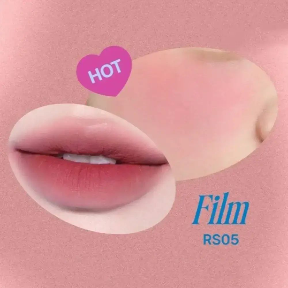Labbra e guance rosa. Testo: Film RS05. Icona a cuore con "HOT".