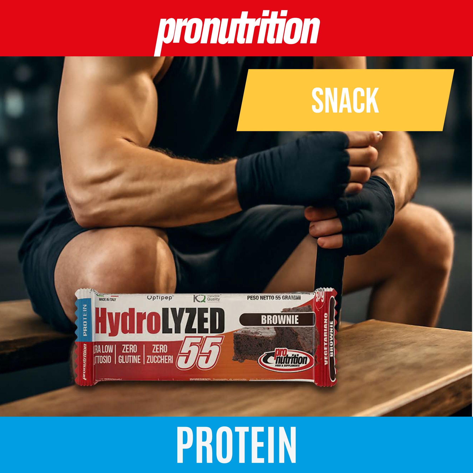 Uomo seduto, barretta in mano. Scritte: Hydrolyzed 55, Brownie. Marchio: pronutrition. Testo: PROTEIN, SNACK.
