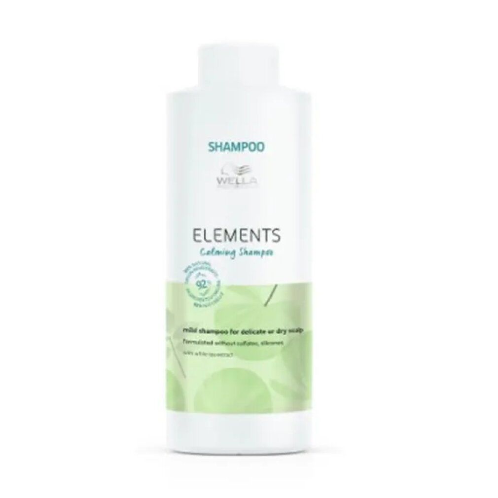 Flacone bianco di shampoo Wella Elements. Scritta: SHAMPOO, ELEMENTS Calming Shampoo. Etichetta verde e bianca con foglie.
