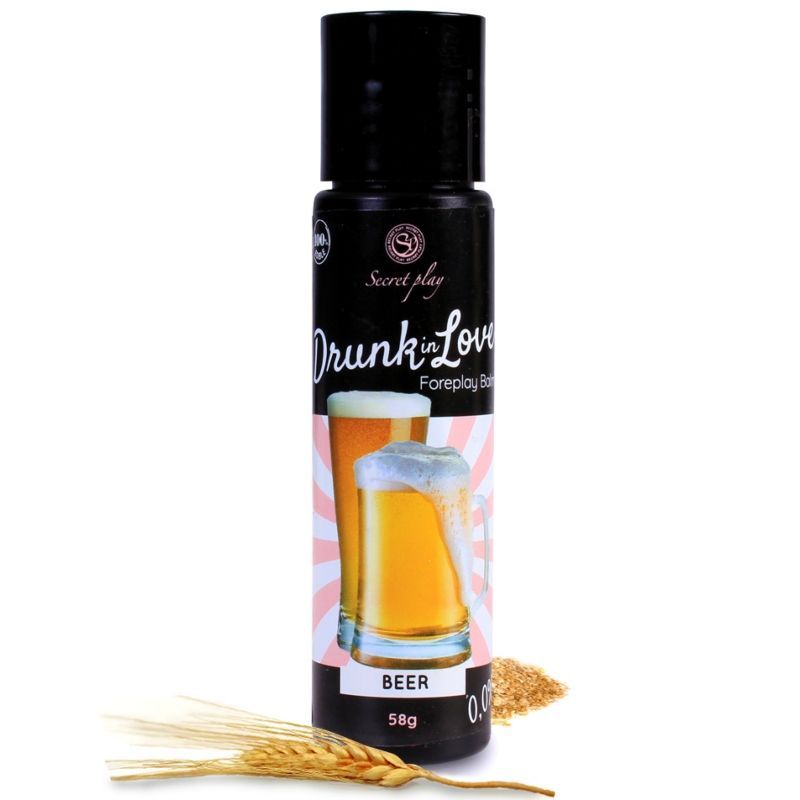 Secret Play Drunk In Love Balm aroma birra. Flacone nero con etichetta raffigurante bicchieri di birra.
