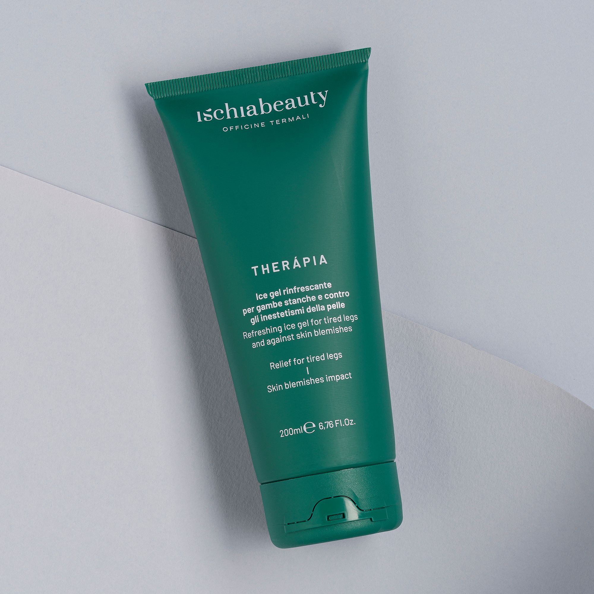 Tubo verde con testo. Marchio: ischiabeauty. Nome prodotto: THERAPIA. Testo in italiano e inglese. 200ml.