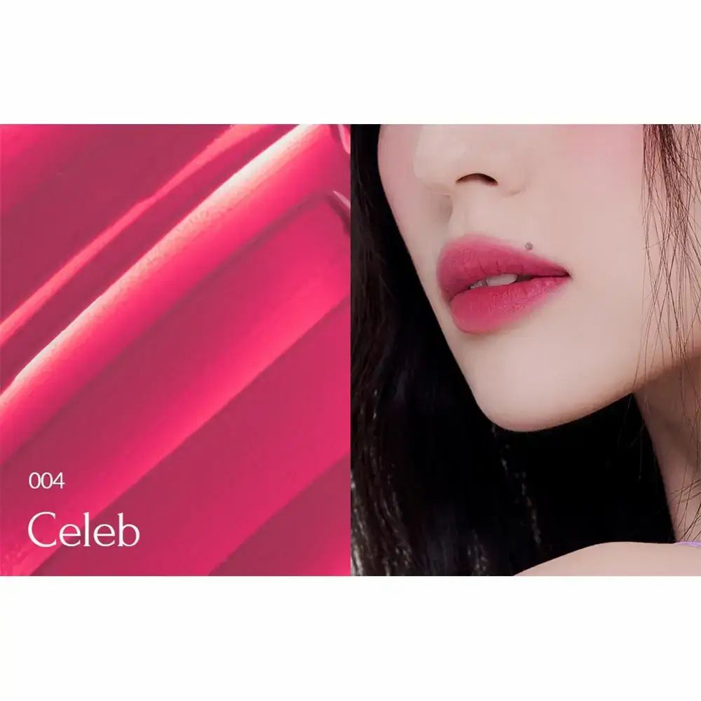 Primo piano di labbra con rossetto. Macchia di colore a sinistra. Sotto: "004 Celeb".