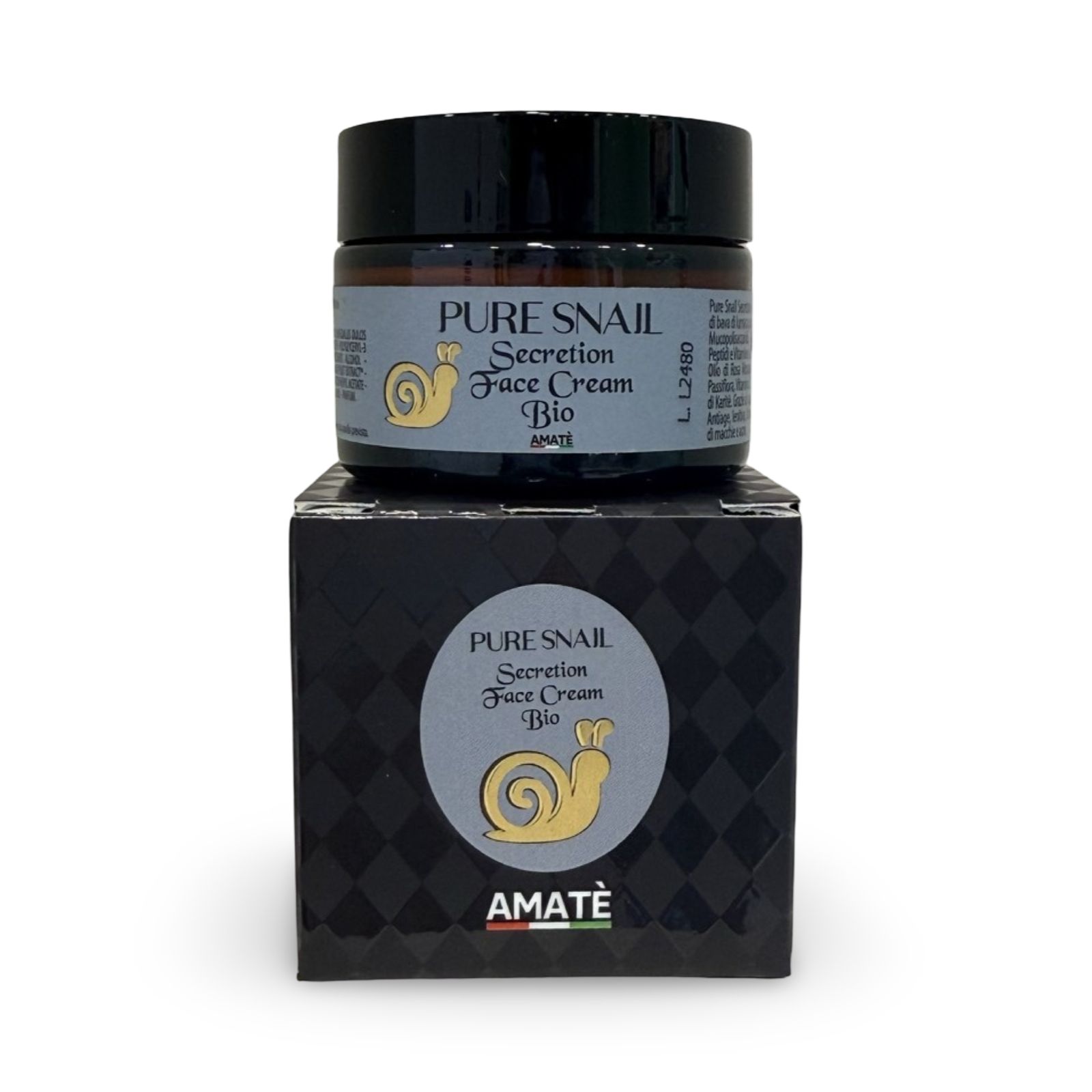Vasetto di crema su scatola nera. Nome del prodotto e logo a chiocciola su vasetto e scatola. Sfondo bianco.