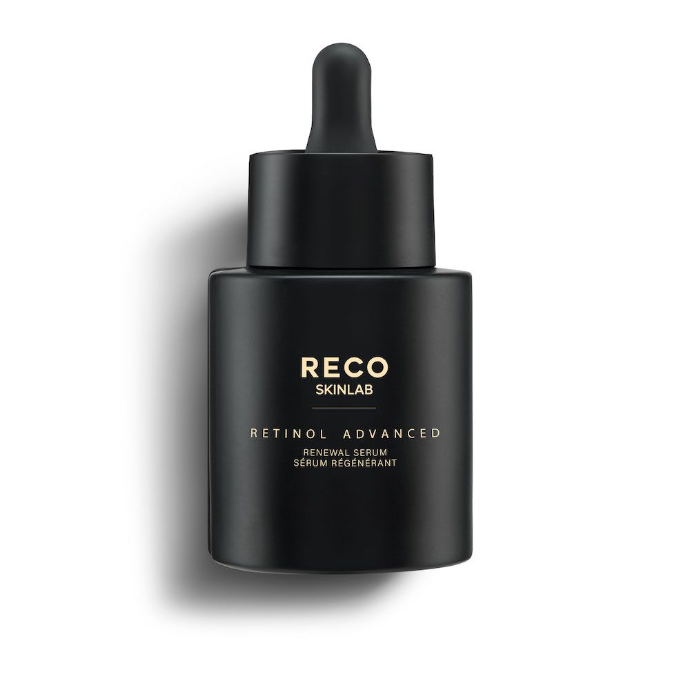 Flacone nero RECO SKINLAB con contagocce. Scritta: Retinol Advanced Renewal Serum.