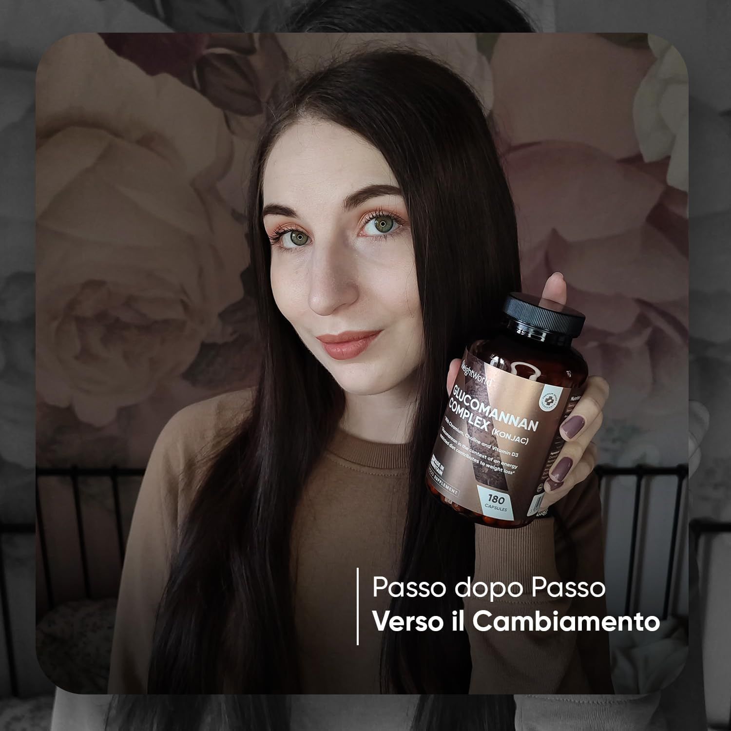 Donna che tiene un flacone di Glucomannan Komplex. Testo: Passo dopo Passo Verso il Cambiamento. Marchio: WeightWorld.