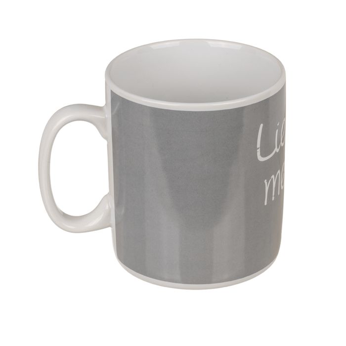 Tazza grigia con manico bianco. Scritta "Lieblingsmensch" e cuore. Interno bianco. Forma cilindrica.