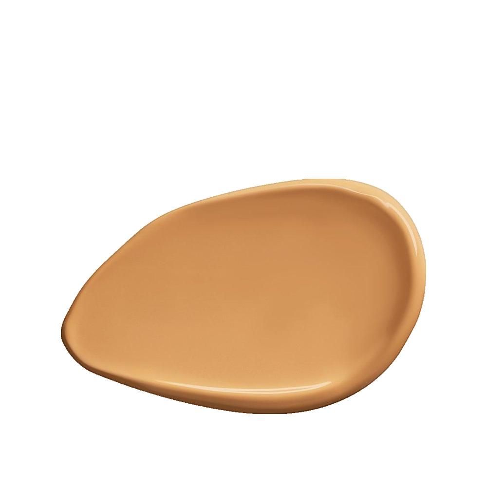 Campione di fondotinta color pelle. Texture liquida, forma ovale. Su sfondo chiaro.