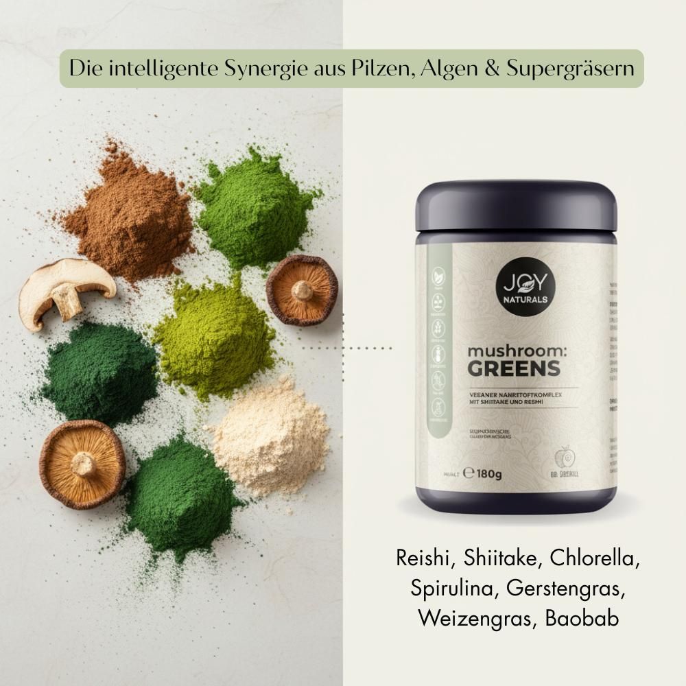 Un barattolo di "JOY NATURALS mushroom:GREENS" accanto a varie polveri e funghi. Testo: "La sinergia intelligente di funghi, alghe e super erbe".