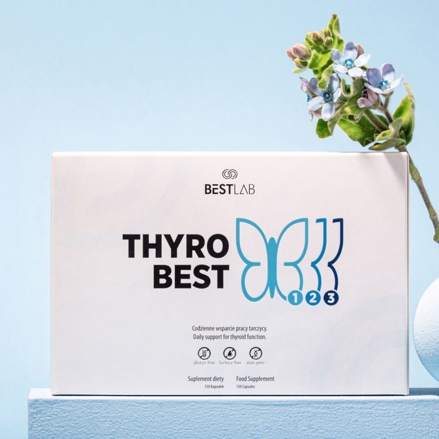 Scatola bianca con la scritta Thyro Best e il logo Best Lab. Sulla scatola è raffigurata una farfalla blu.
