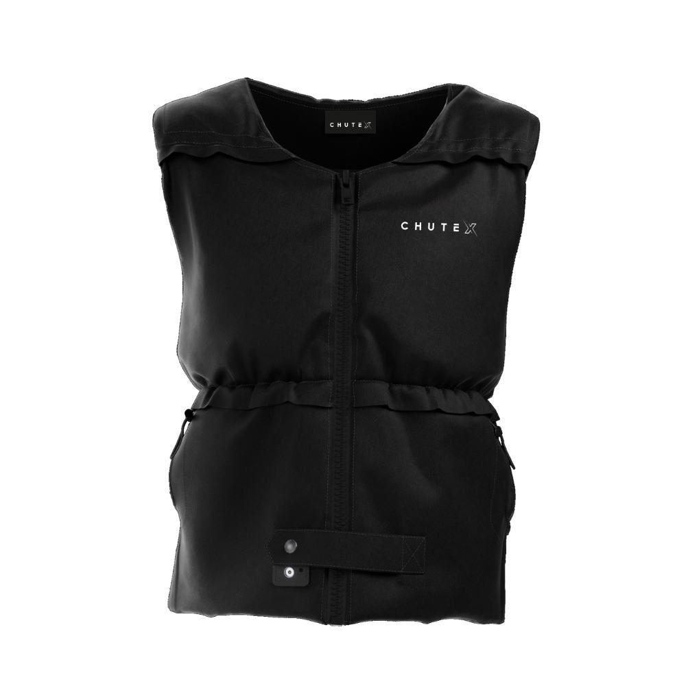 Gilet nero con cerniera e scritta "CHUTEX". Il gilet ha una vita regolabile e una chiusura in velcro.