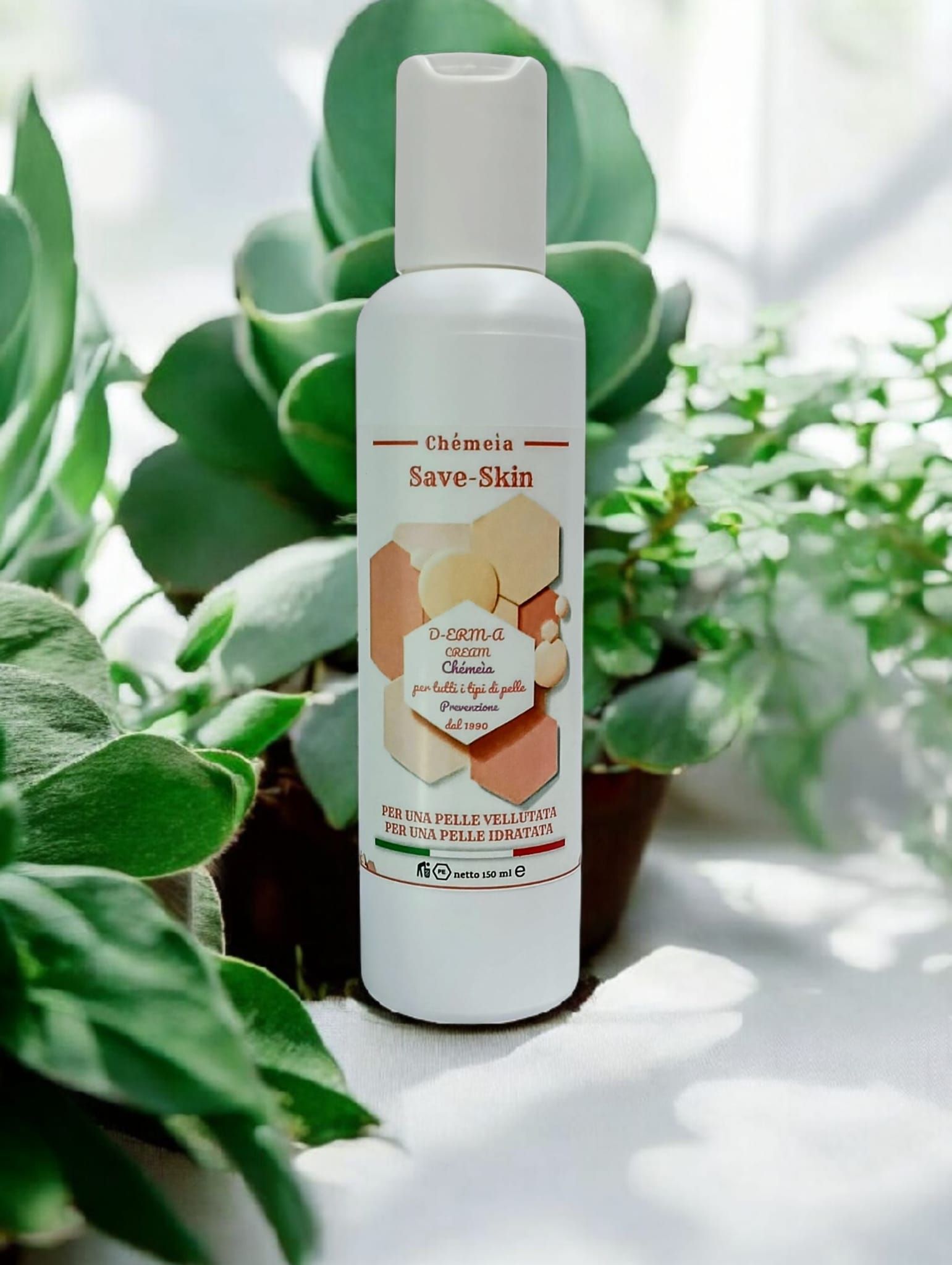 Flacone bianco Chémeìa D-ERM-A CREAM. Scritta Save-Skin. Piante sullo sfondo.