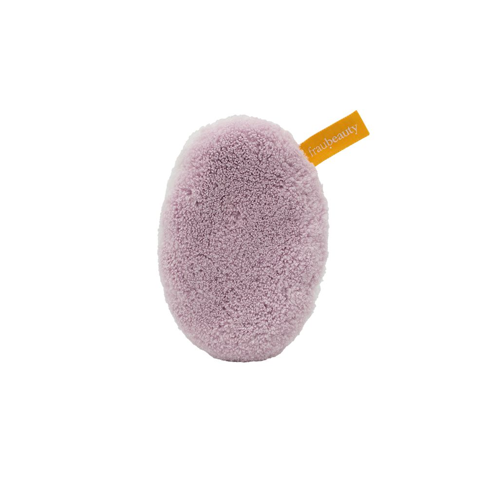 Waschie viola di fraubeauty. Ovale, con etichetta gialla. Materiale soffice. Prodotto singolo, isolato.