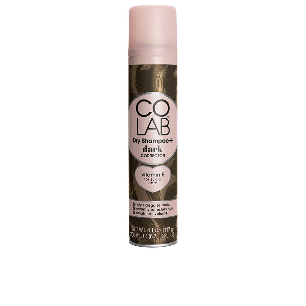 Flacone cilindrico con tappo rosa. Scritta: CO LAB, Dry Shampoo+ dark corrector. Contiene vitamina E. Contenuto netto: 200 ml.