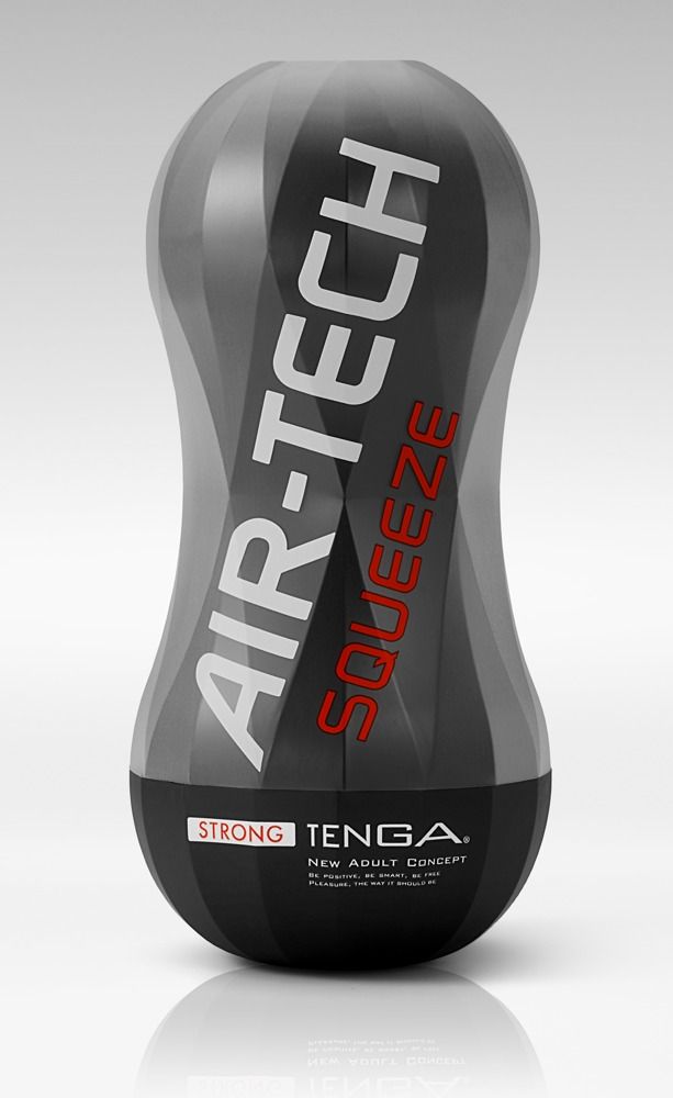 Tenga Air-Tech Squeeze Strong, nero e grigio, con base riflettente.