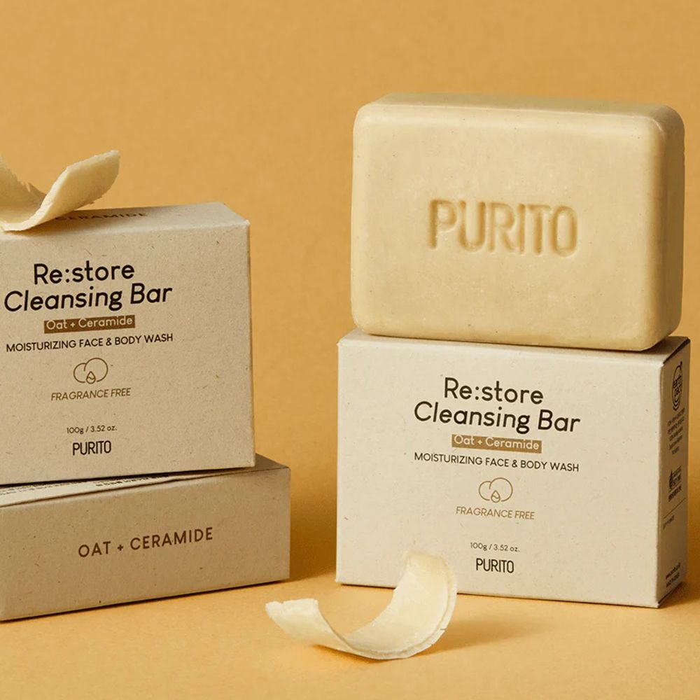 Due saponi e due confezioni. Sulle confezioni: "Re:store Cleansing Bar" e "PURITO".