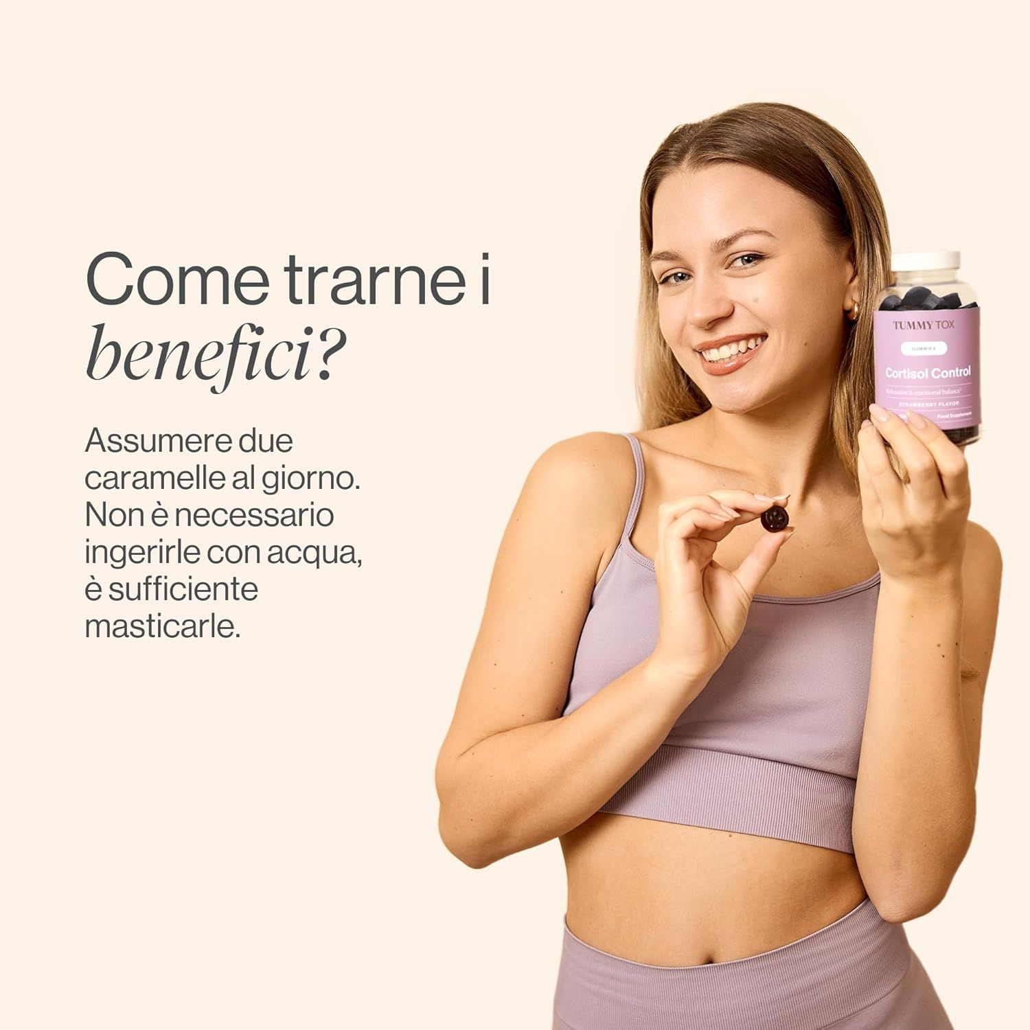 Donna che tiene caramelle gommose. Scritta: Tummy Tox Cortisol Control. Gusto fragola. 60 caramelle.