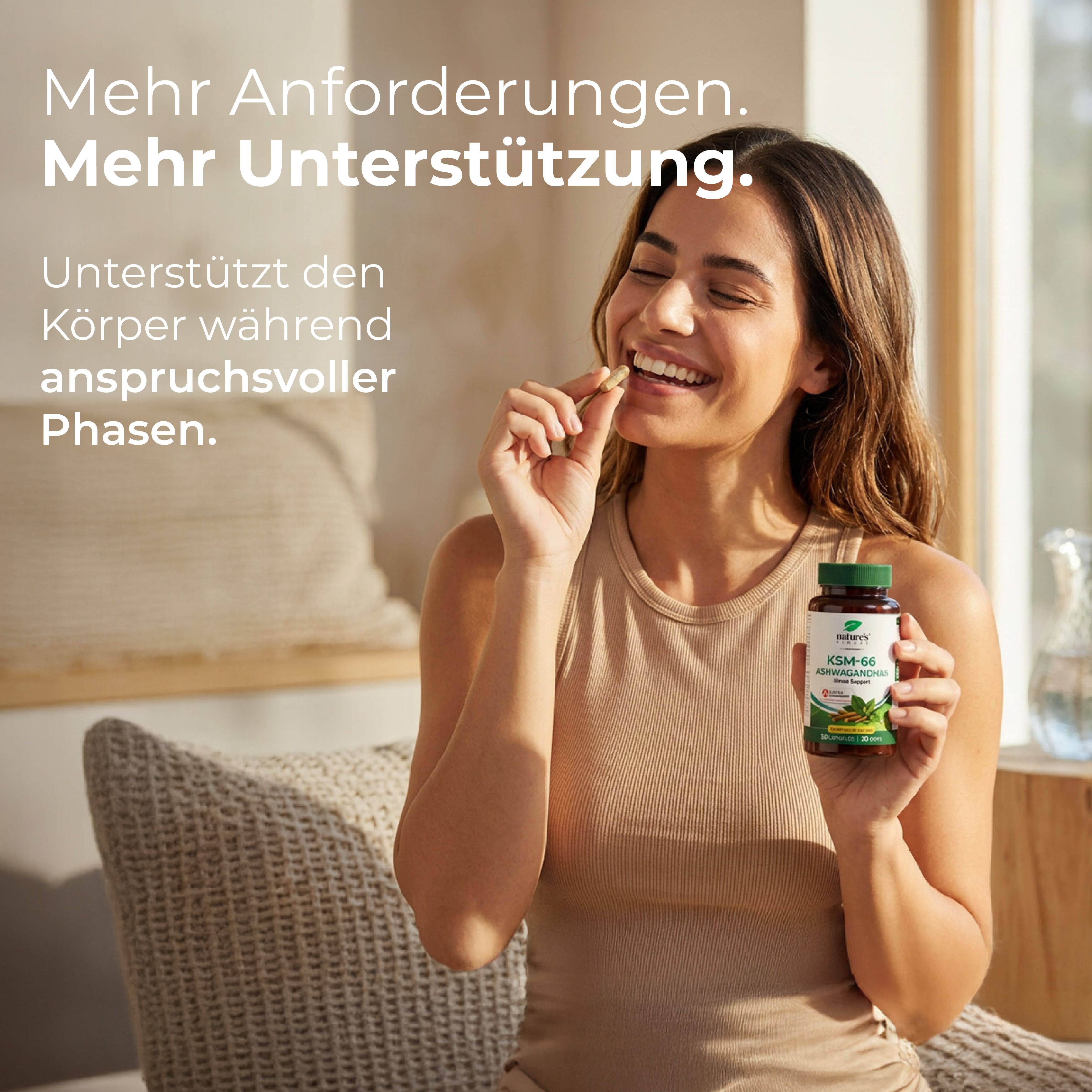Donna che assume una capsula, tenendo in mano una bottiglia di Nature's Finest KSM-66 Ashwagandha®.