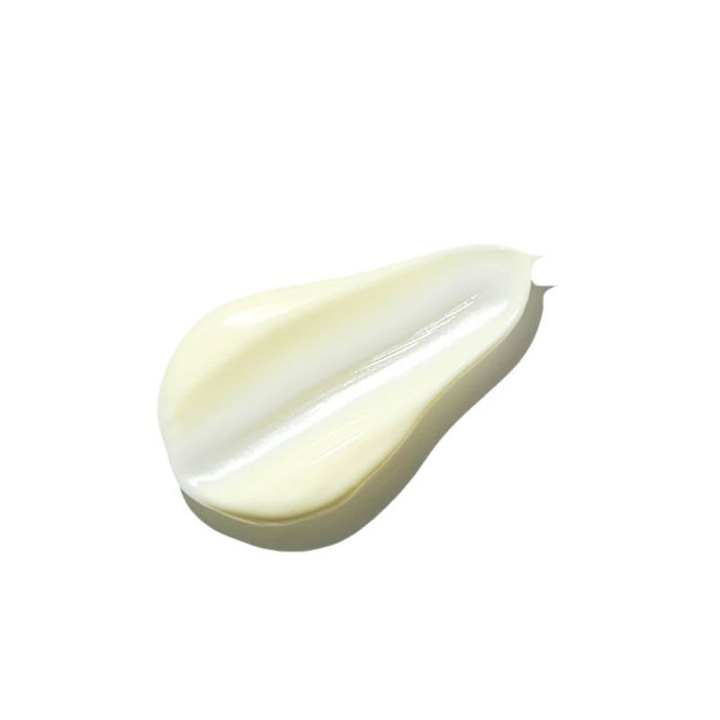 Macchia di crema su sfondo bianco. Consistenza color crema.