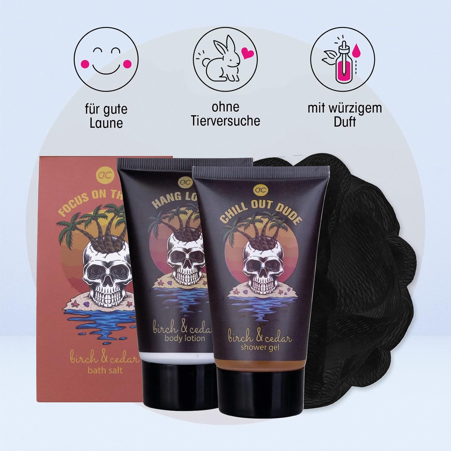 Set con gel doccia, lozione per il corpo, sale da bagno e spugna. Prodotti con illustrazioni di teschi e palme. Cruelty-free.