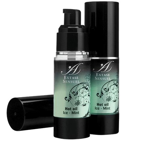 Due flaconi con erogatore a pompa e un flacone sdraiato con tappo. Scritta "Extase Sensuel Hot oil Ice-Mint".