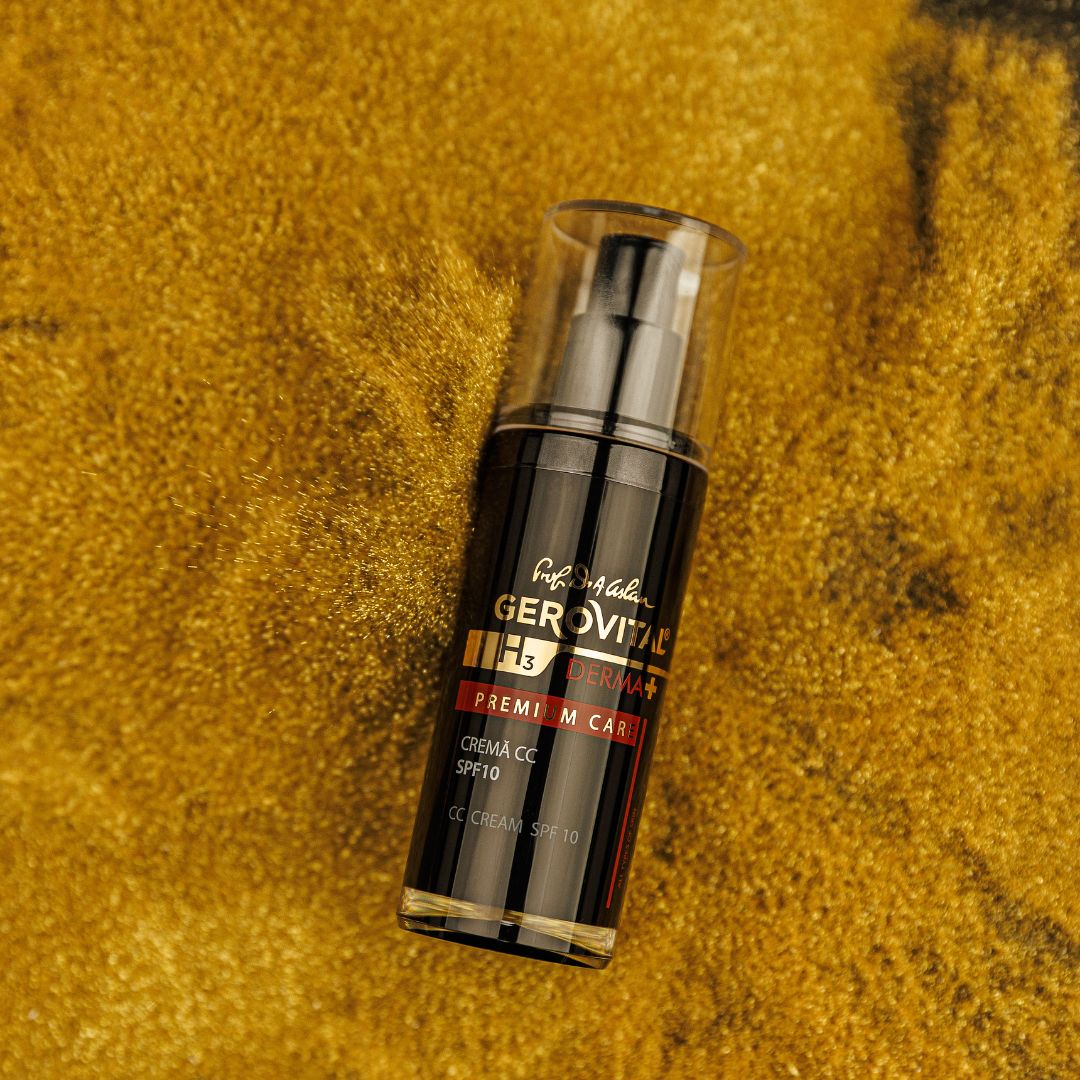 Flacone con vaporizzatore su sfondo dorato. Scritta: Gerovital H3 Derma+, Premium Care, Crema CC SPF10.