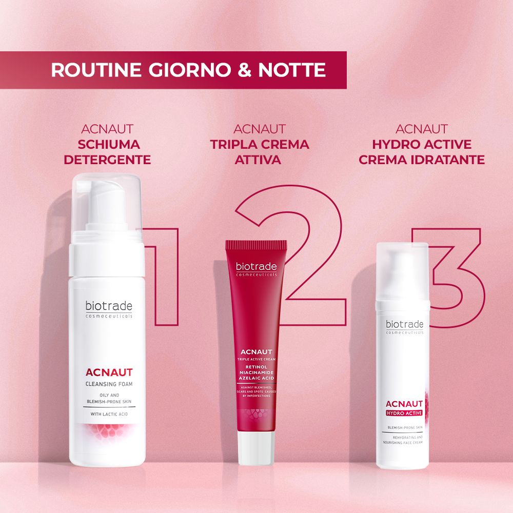 Tre prodotti: schiuma detergente, crema, crema idratante. Testo: Acnaut, Biotrade. Sfondo rosa.