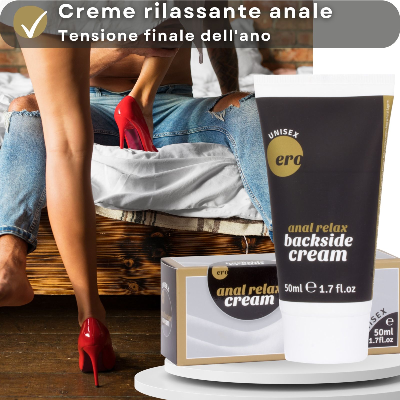 Tubo di crema e scatola. Scritto: "Ero", "anal relax backside cream". Tubo nero, testo dorato. Coppia sullo sfondo.