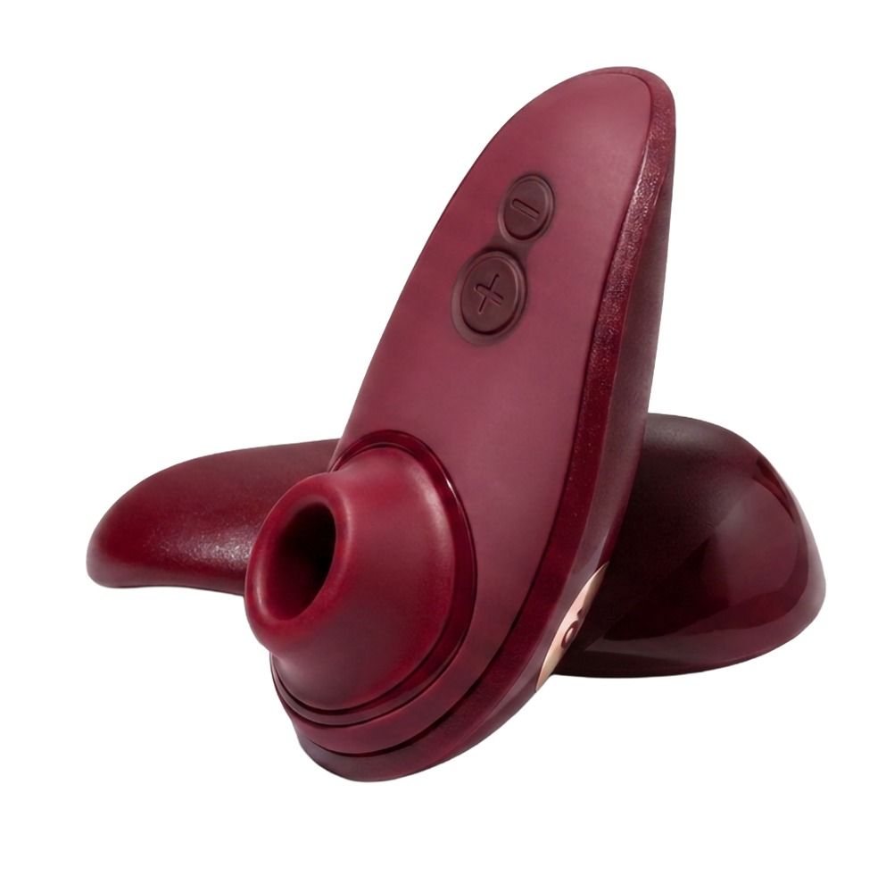Set di giocattoli sessuali: vibratore, olio da massaggio, salviette, carte e un anello.