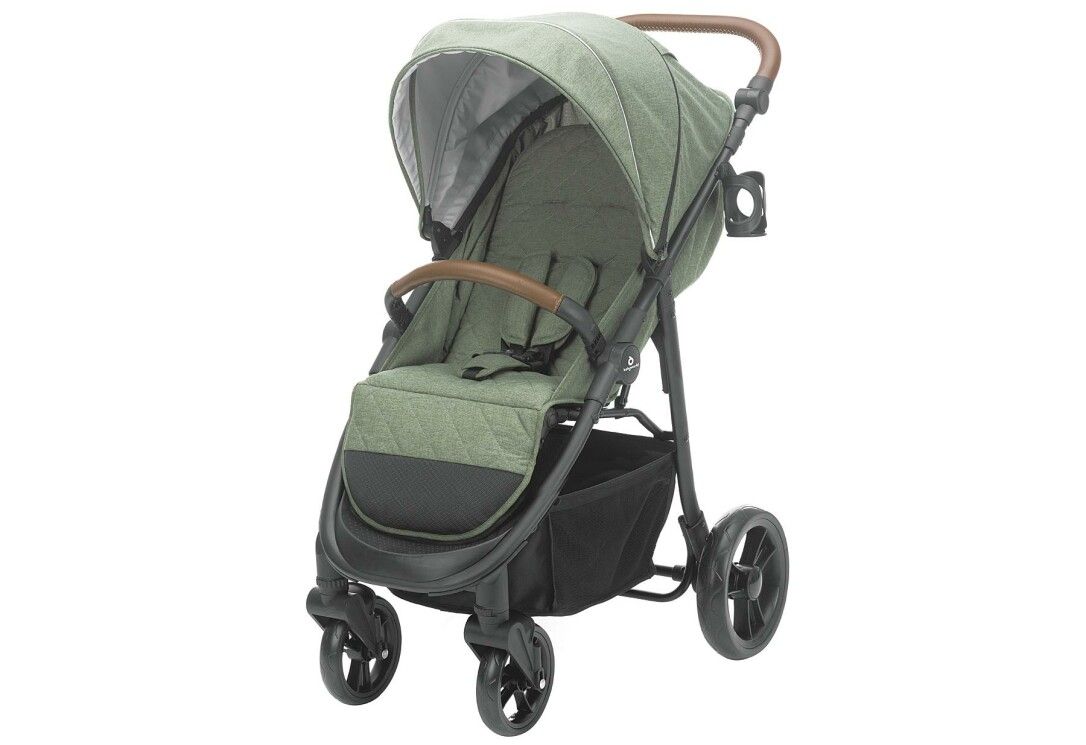 Passeggino con tessuto verde, manici marroni e telaio nero. Cestino in basso. 3 ruote.