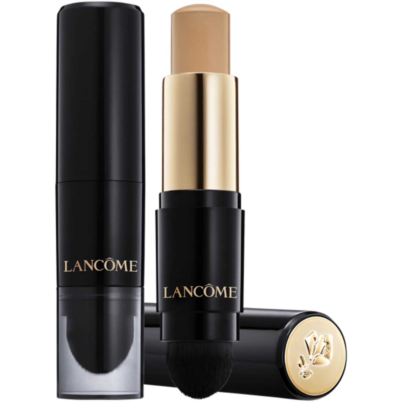 Stick fondotinta Lancôme Teint Idole Ultra Wear, aperto e chiuso. Tonalità 045 Beige Sable. Dettagli dorati. Applicatore a spugna.