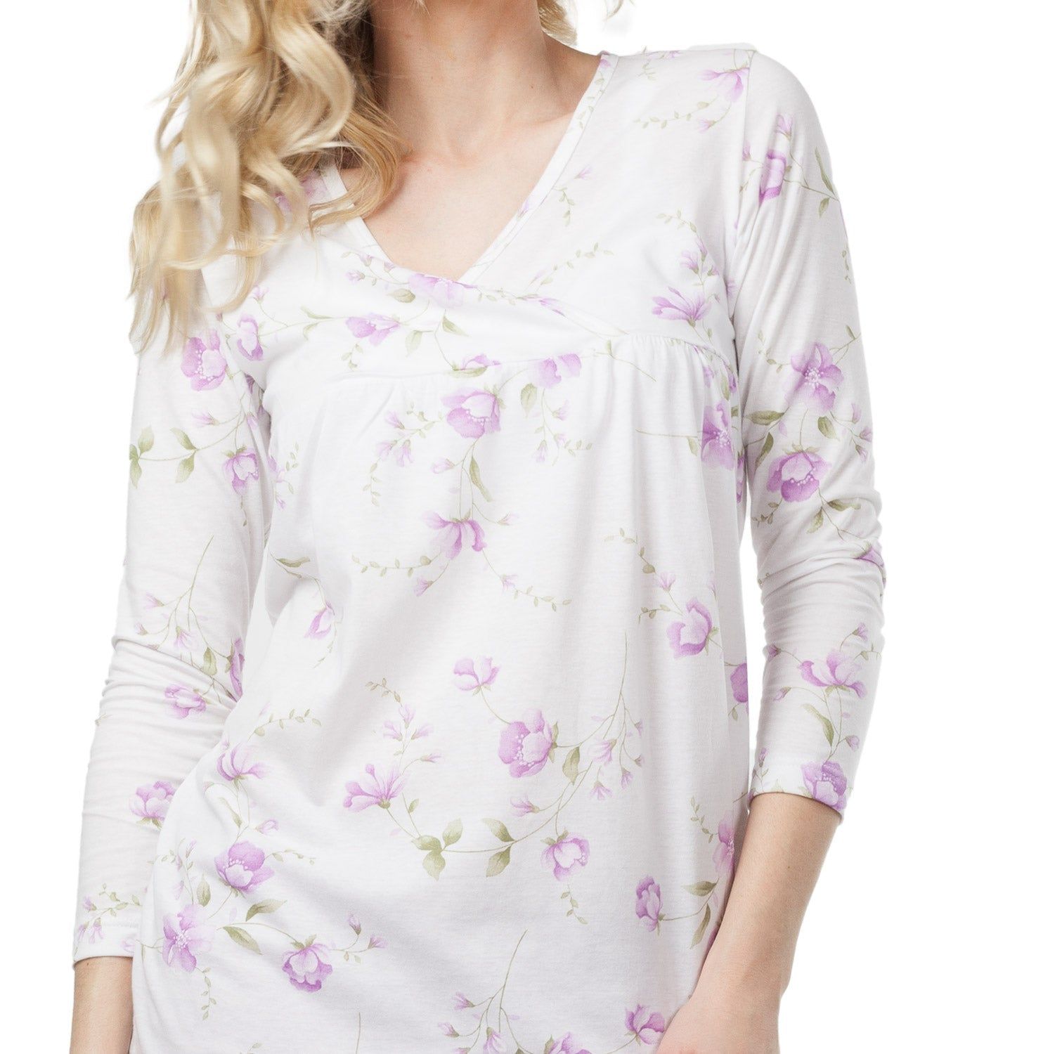 Top di pigiama con motivo floreale. Maniche lunghe, scollo a V.