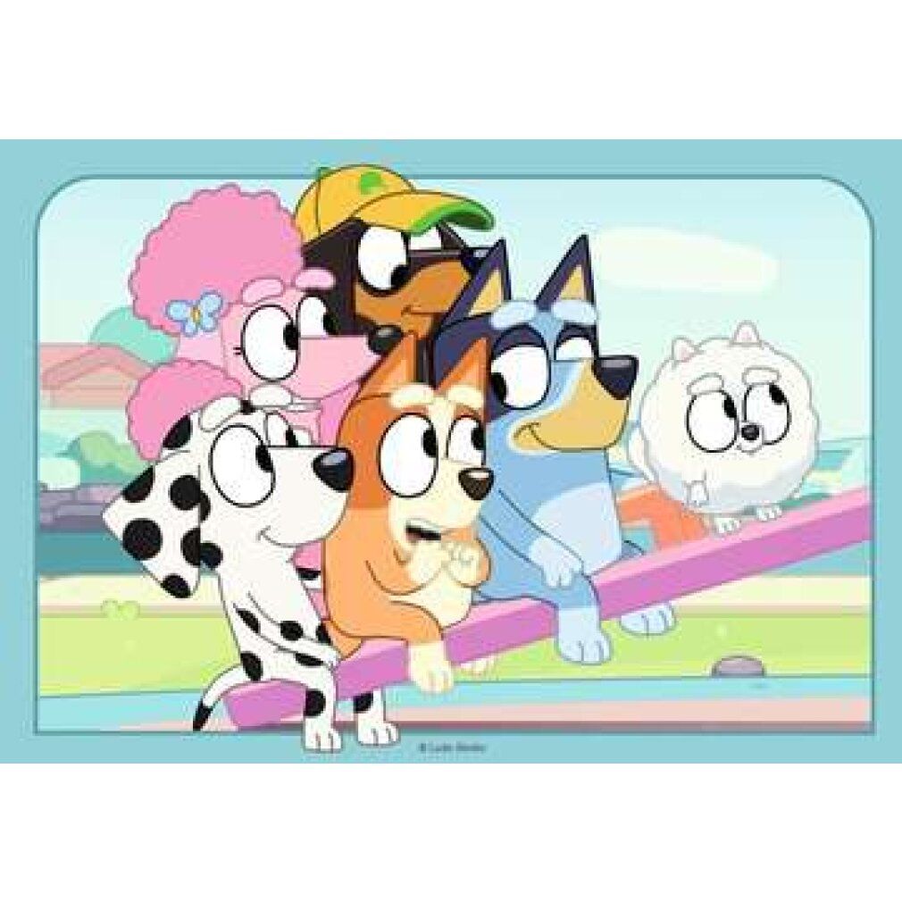 Puzzle con personaggi Bluey. Sfondo verde. Personaggi in diverse pose. Età consigliata 3+.