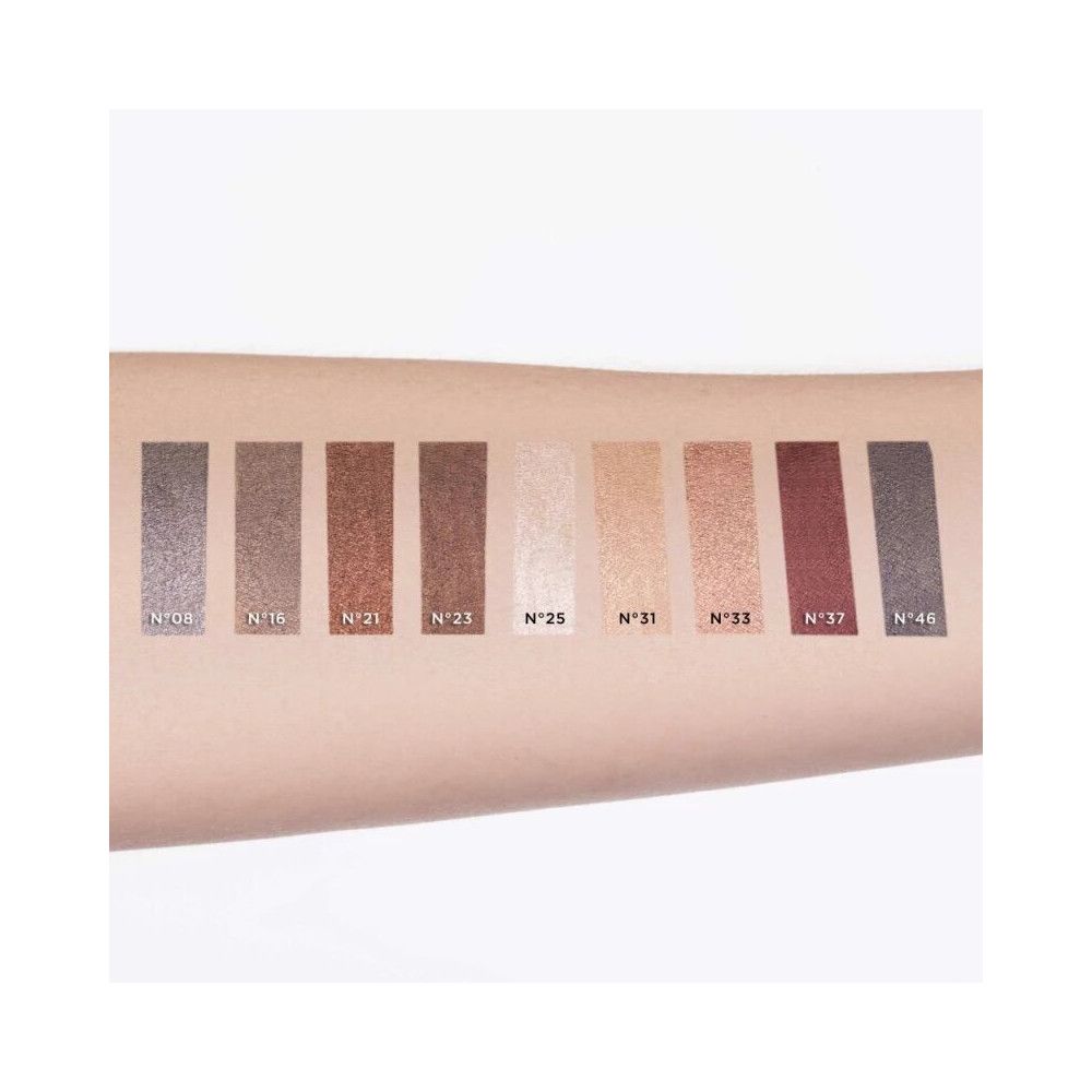 Braccio con 9 colori di ombretto. Numeri: 08, 15, 21, 23, 25, 31, 33, 37, 44.