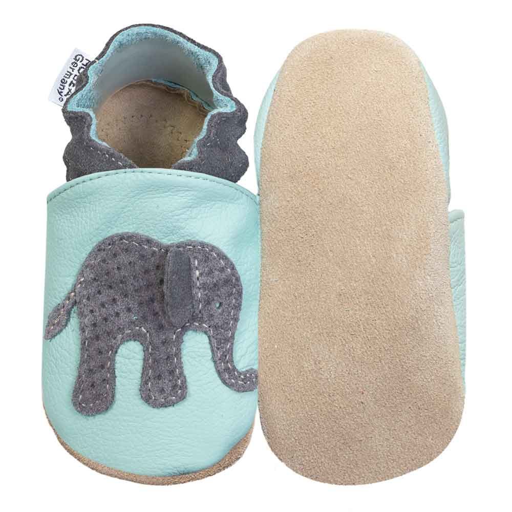 Scarpine neonato azzurre con motivo elefante. Marchio HOBEA-Germany. Pelle. Elefante grigio sulla scarpa. Suola in pelle scamosciata. Una scarpa è mostrata.