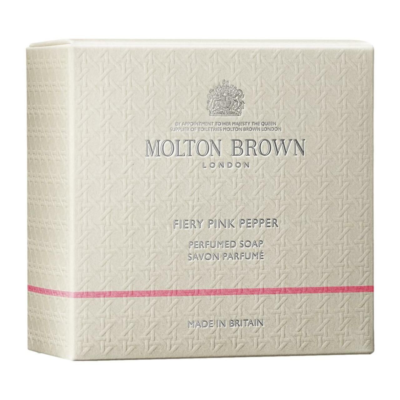 Confezione in cartone con logo Molton Brown e scritta 'Fiery Pink Pepper'. Visibili anche 'Perfumed Soap' e 'Savon Parfumé'.