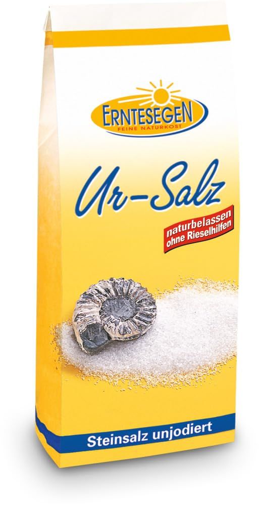 Confezione Erntesegen Ur-Salz, fine. Sacchetto giallo con fossile di ammonite e sale. Stampato "Steinsalz unjodiert".