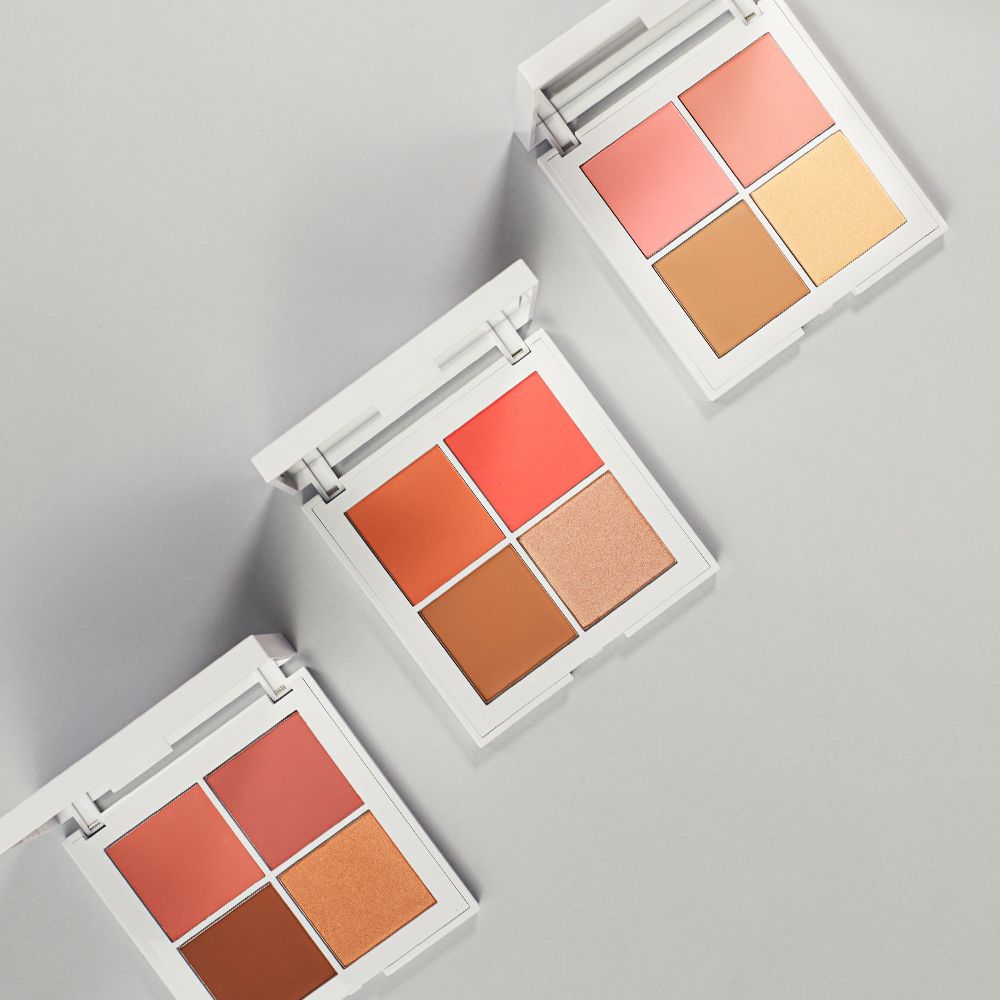 Tre palette trucco a quattro tonalità. Confezione bianca, diverse combinazioni di colori.