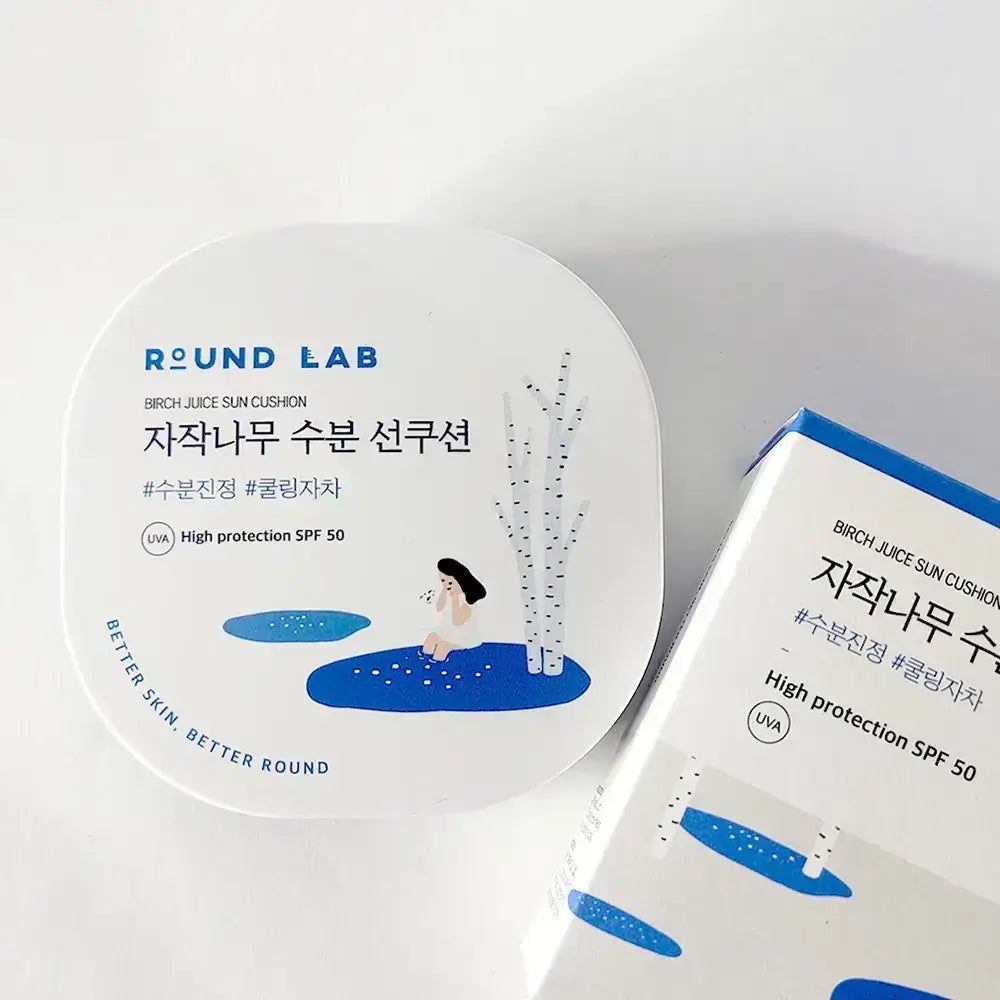 Cuscino solare Round Lab e confezione. Contenitore bianco con illustrazione di betulla e testo.