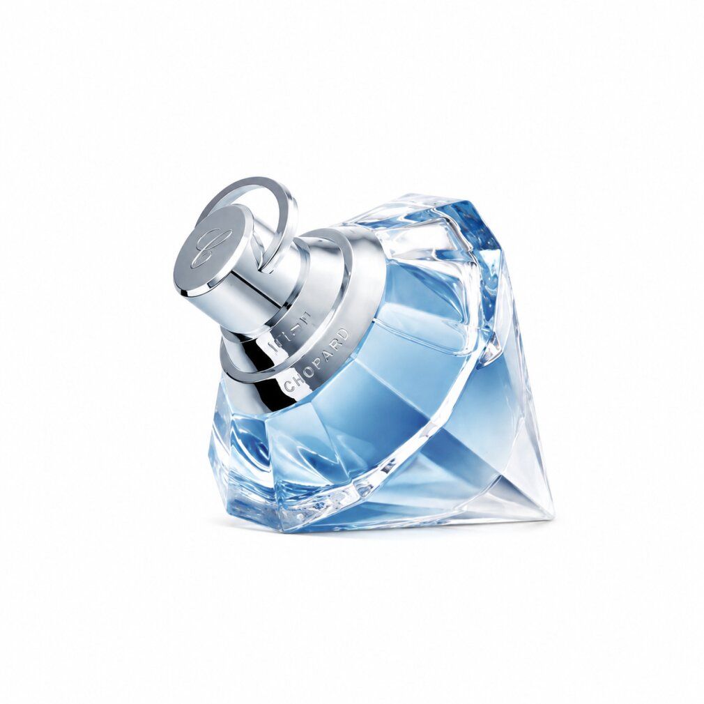 Flacone di vetro a forma di diamante con profumo azzurro, inclinato, con tappo argentato.