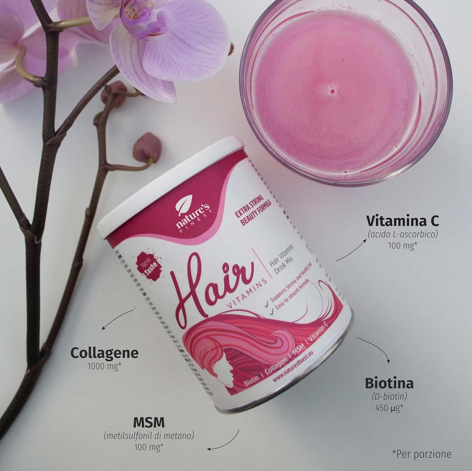 Prodotto Nature's Finest Hair Vitamins. Barattolo, bicchiere con liquido rosa, fiori. Ingredienti: Vitamina C, collagene, MSM, biotina.