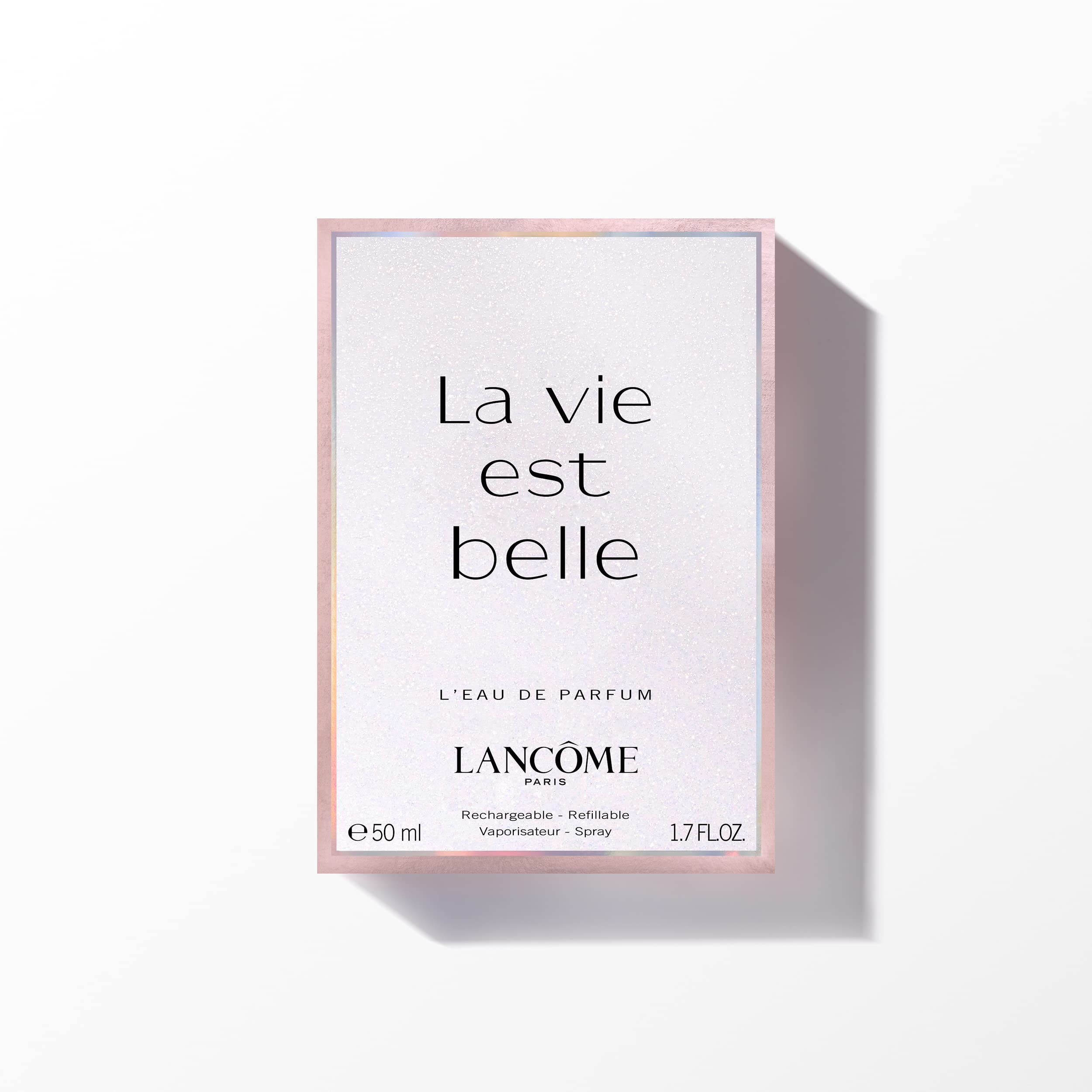 Confezione con testo: La vie est belle. Sfondo rosa, testo bianco. 50 ml.