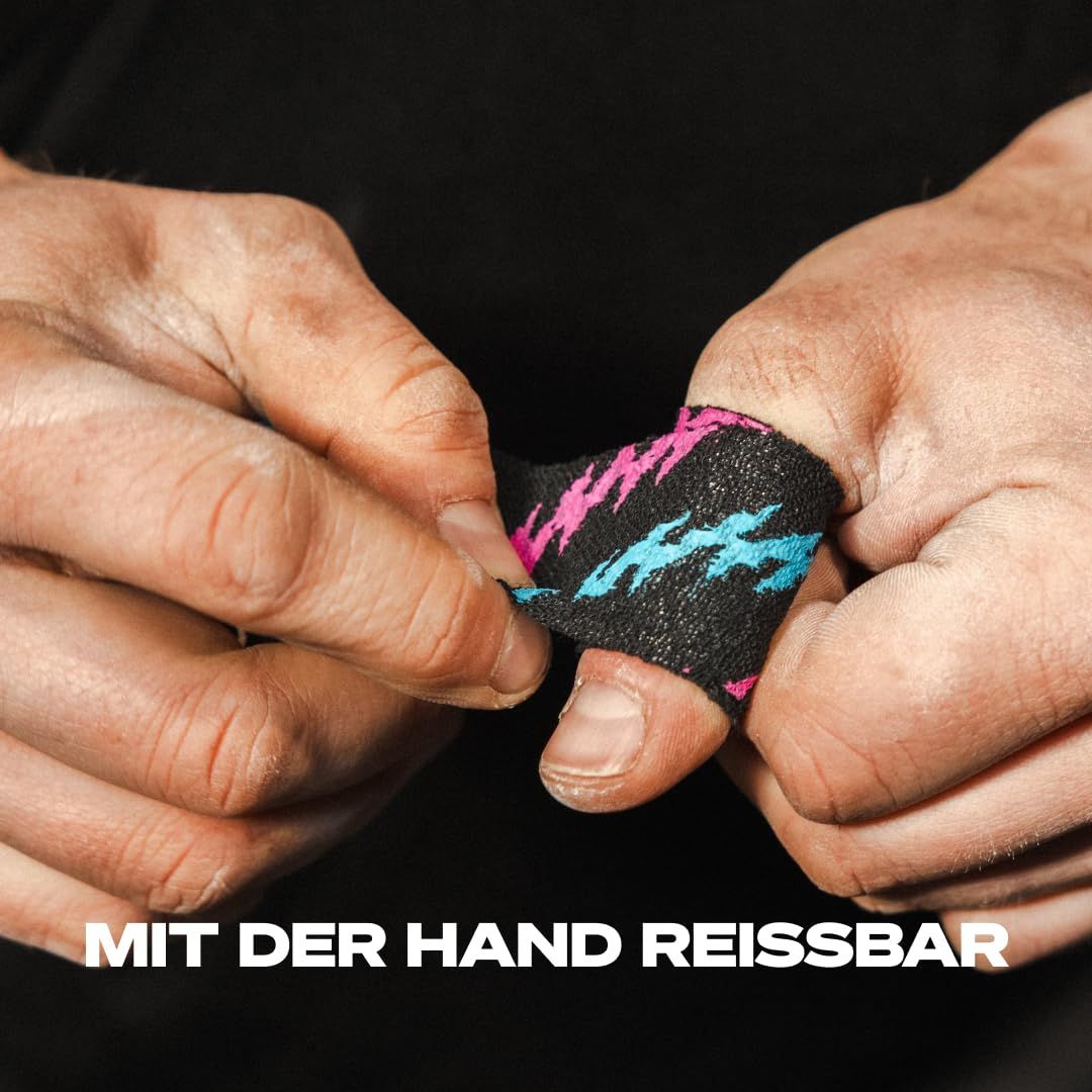 Mani che avvolgono un nastro rosa-blu su un dito. Il nastro è strappabile a mano.
