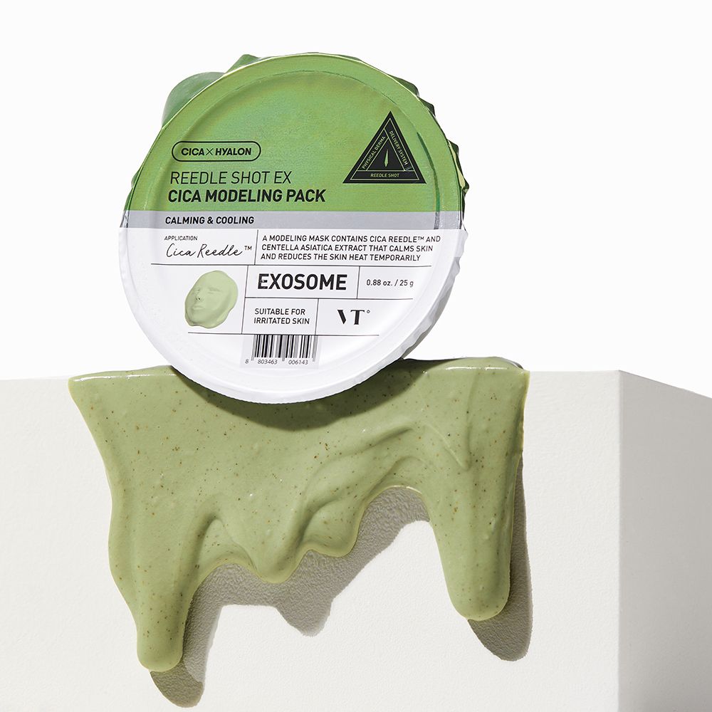 Confezione rotonda per maschera con massa verde. Testo: Reedle Shot Ex Cica Modeling Pack.