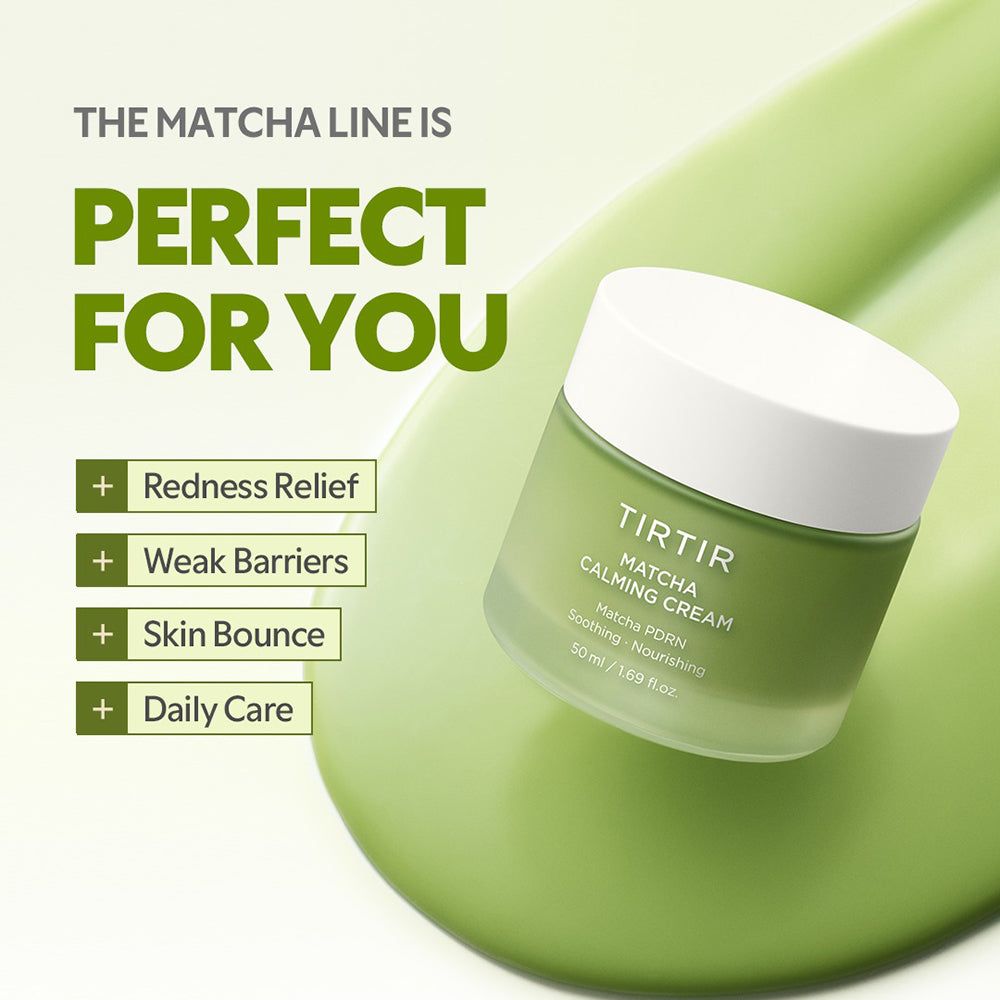 Crema verde in un vasetto. Testo: TIRTIR Matcha Calming Cream. Su sfondo verde. Menziona benefici come la riduzione del rossore.
