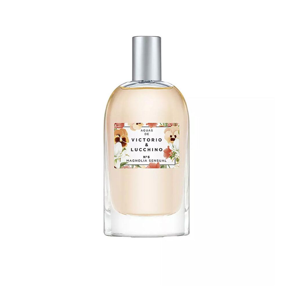 Flacone di profumo con tappo argentato. Etichetta floreale con testo: Victorio & Lucchino Aguas N06 Magnolia Sensual.