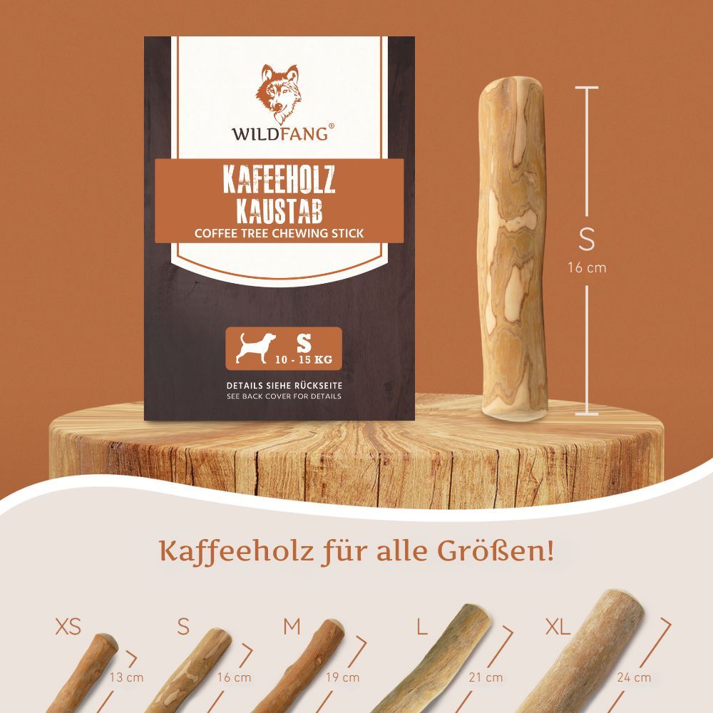 Bastoncino masticabile in legno di caffè, taglia S, 16 cm. Confezione con nome del prodotto e logo. Su piedistallo in legno.