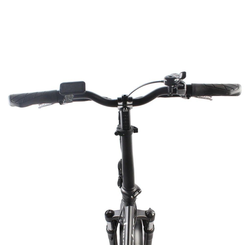 Manubrio di e-bike. Manopole nere, campanello, comandi.
