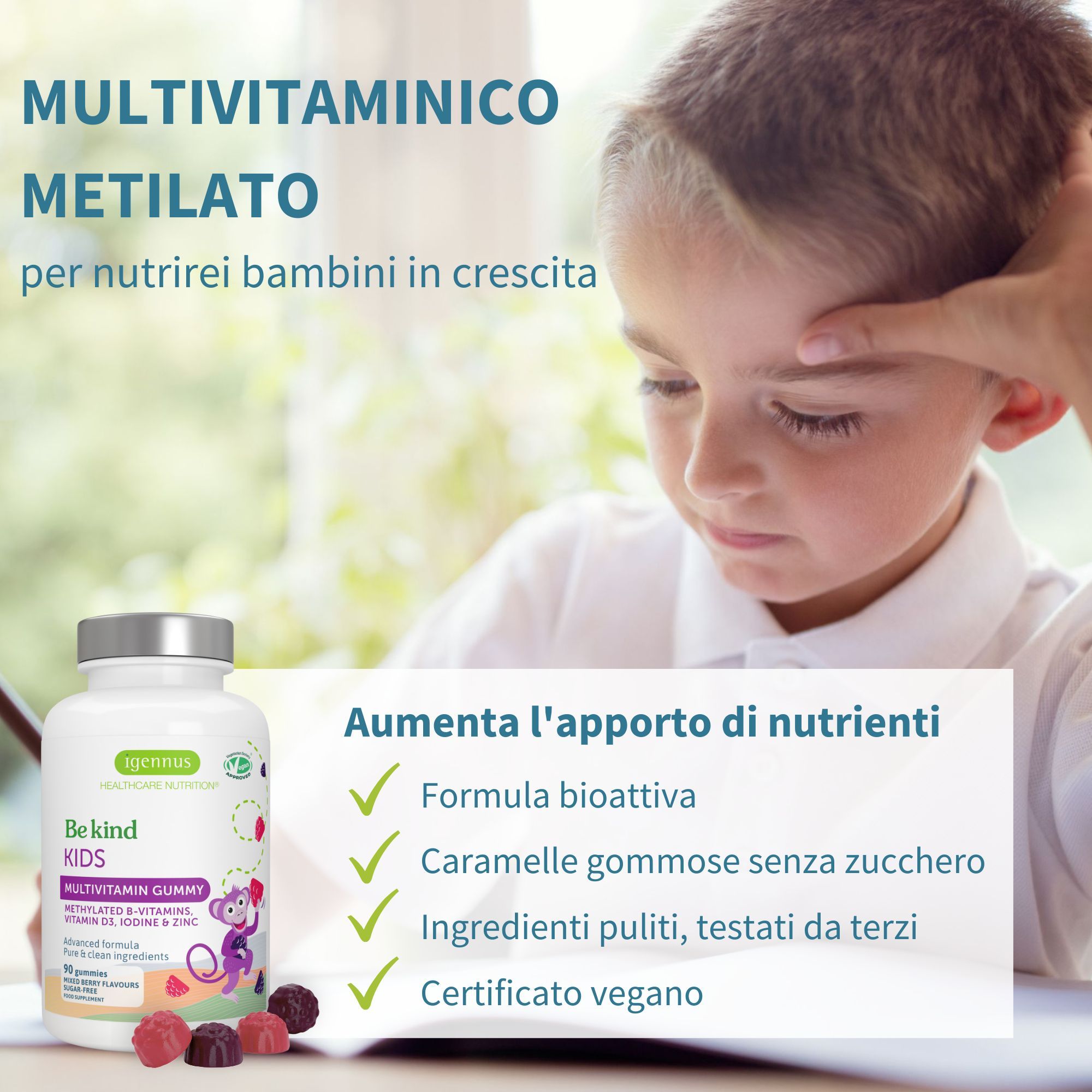 Flacone di caramelle gommose. Bambino legge. Testo: Multivitaminico Metilato. Per bambini. Formula bioattiva, senza zucchero, ingredienti puliti.